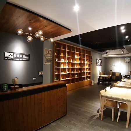 藏青民宿the Wind Guesthouse-Youth Inn Đài Nam Ngoại thất bức ảnh