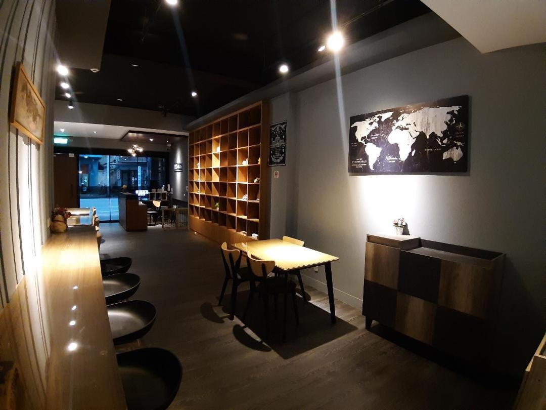 藏青民宿the Wind Guesthouse-Youth Inn Đài Nam Ngoại thất bức ảnh