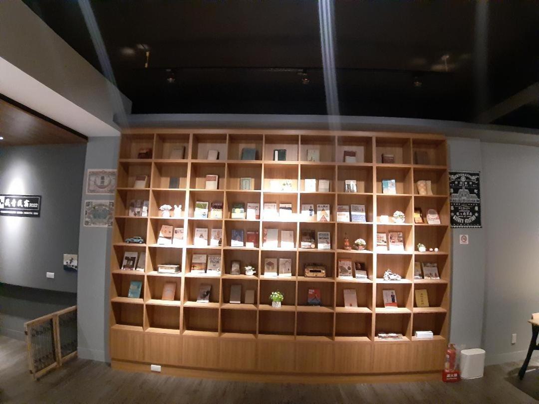 藏青民宿the Wind Guesthouse-Youth Inn Đài Nam Ngoại thất bức ảnh