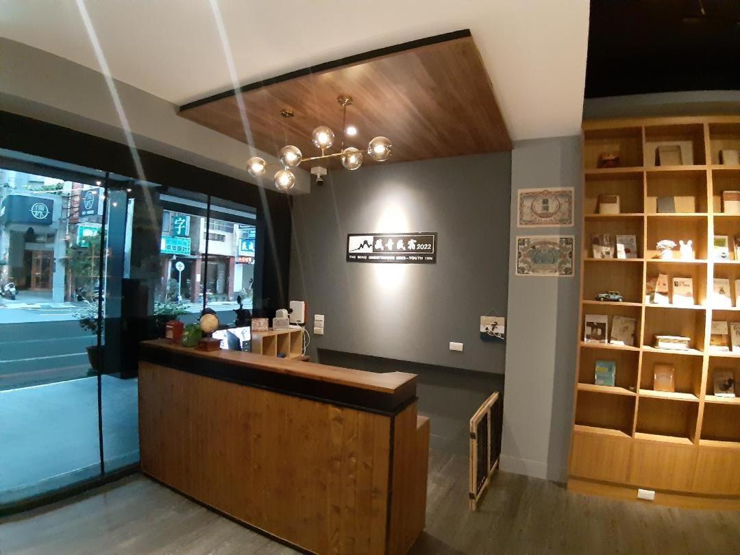 藏青民宿the Wind Guesthouse-Youth Inn Đài Nam Ngoại thất bức ảnh